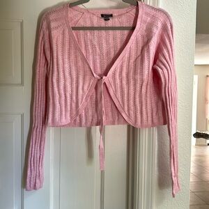 Long sleeve, pink, tie in front, crop top.